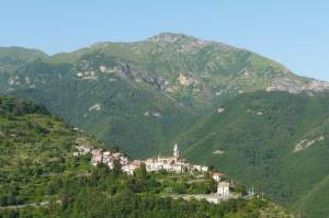 Xtrallusion photo library of independent, self-guided walking and sightseeing holidays in Italy. Pictures, images, photos and photographs taken along the way of this 1-day walking itinerary, to give you a visual impression of the day's walk.